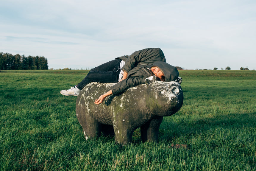 "Hass meine Liebe zu allem. Diese Liebe lieben viele ich weiß. Dieser scheiß Workaholic Kack macht mich noch schneller alt als jede Nacht der ganzen Welt zusammen nicht heilt."